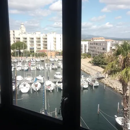 Sur Le Port Vue *